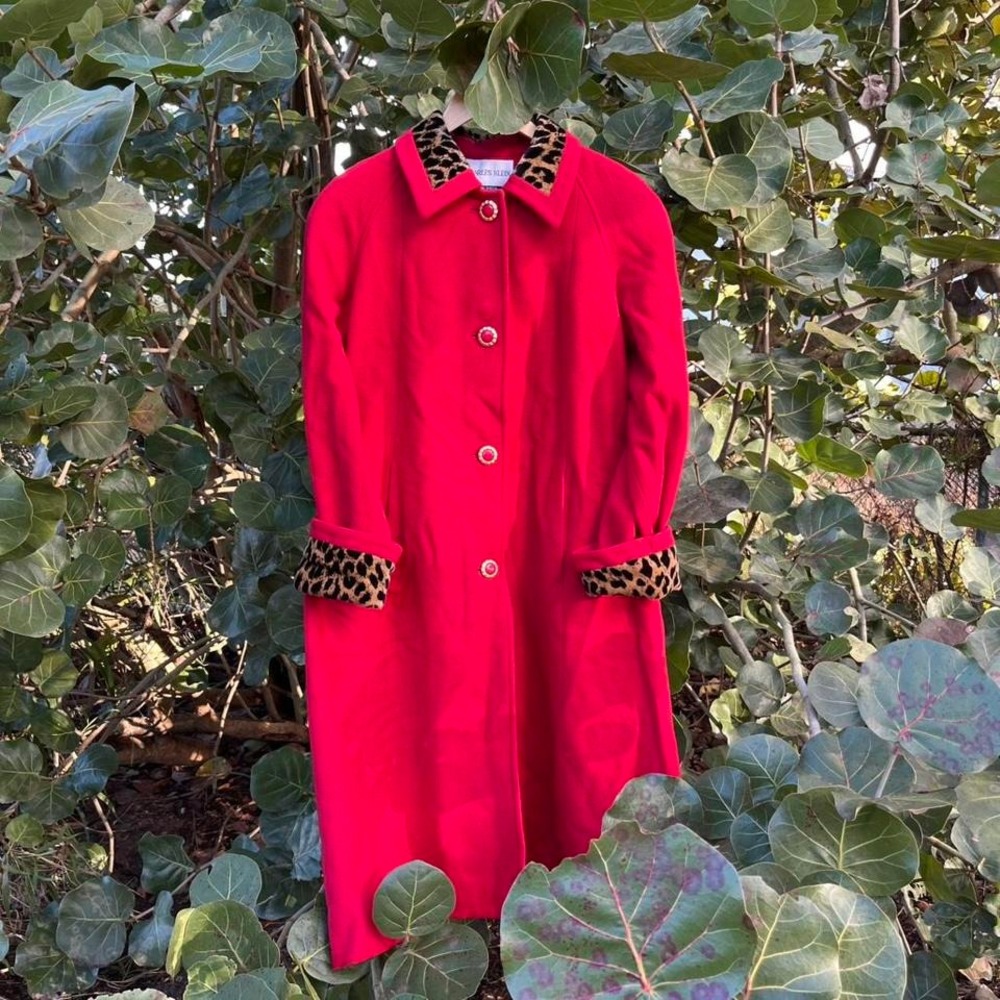 Beautiful vtg red wool coat with leopard print accents